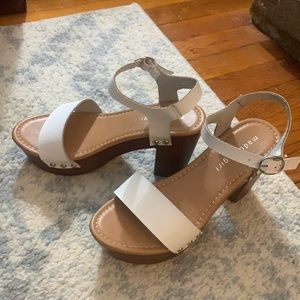 Madden Girl Steve Madden platform white leather wood. Sandals. Preowned size6.5